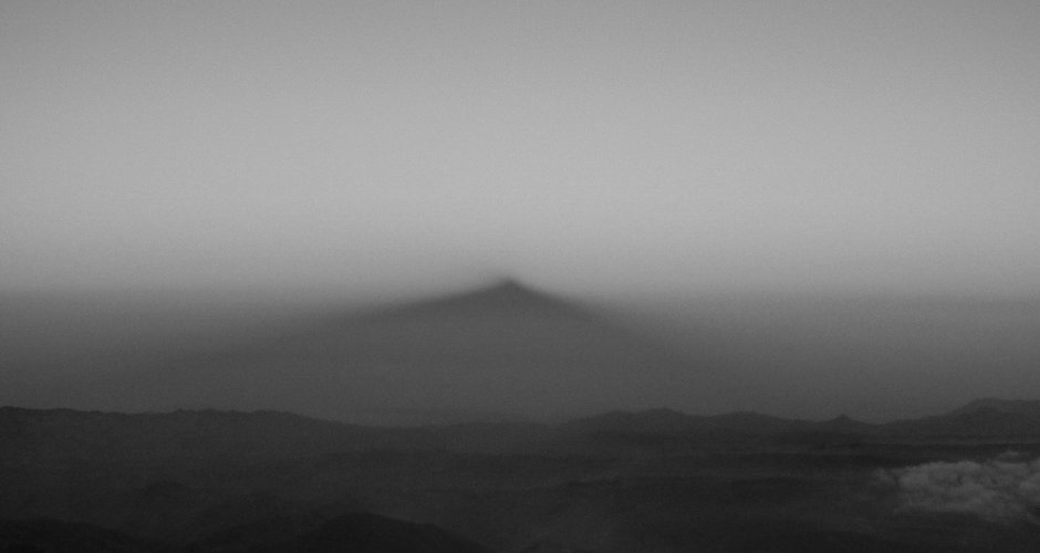 Der Schatten eines kegelförmigen Vulkans (c) Andreas Jentzsch
