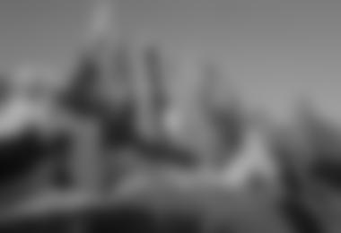 Cerro Stanhardt (2730 m.ü.M.) mit Torre Egger und Cerro Torre daneben (von rechts nach links). Route: Exocet Winterbesteigung durch Stephan Siegrist, Ralf Weber und Thomas Senf zw. 30.7. und 3.8.2012 im Alpinstil. Foto: visualimpact.ch |Stephan Siegrist