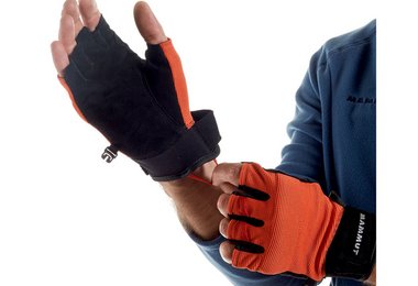 Schlaufe am Saum als Anziehhilfe