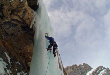 Simon Anthamatten im oberen Teil von Rocket Baby © Ueli Steck
