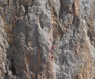 Bei den Arbeiten zum neuen Klettersteig