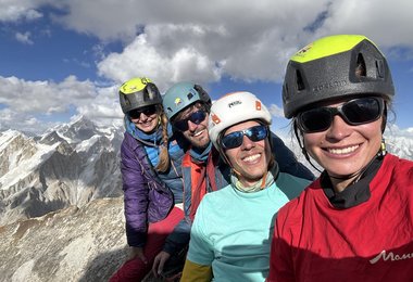 Am Gipfel des Trango Towers (c) Julius Brunner 
