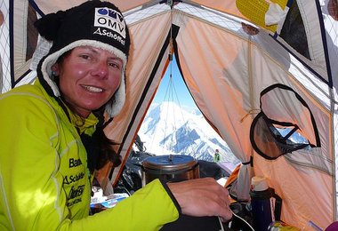 Gerlinde beim Schneeschmelzen in Lager III