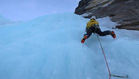 Die zweite, steile Seillänge im ganz rechten Teil des Ursprung Eisfalles