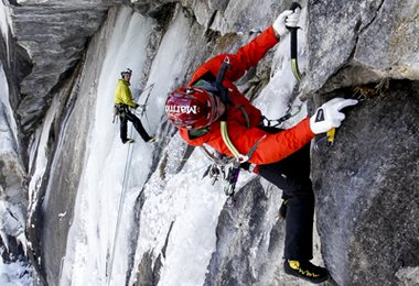 Albert Leichtfried in der zweiten Seilllänge von "Gorillas im Nebel"; Foto: Klaus Kranebitter