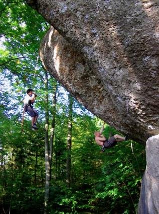 Rich Simpson bei der 6. Begehung unmittelbar nach der Crux, Foto: Moonclimbing