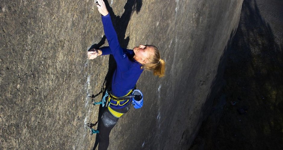  Lara Neumeier in der Route Psychogramm (c) Arc'teryx 