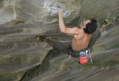 Kilian Fischhuber klettert "Underground" 11 (9a)