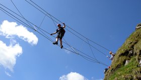 Am Beginn der Seilbrücke