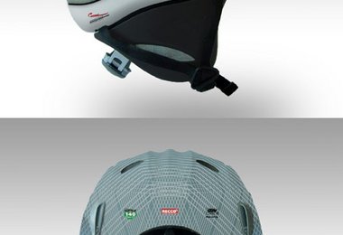 Der neue SALEWA Helm Xenon mit Recco-Sonde, durch die Lawinenverschüttete von Rettungsmannschaften geortet werden können (Achtung: Kein Ersatz für das LVS-Gerät!)