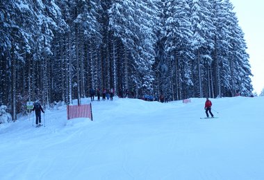 Extra Skitourenspur am Pistenrand (Oberammergau)
