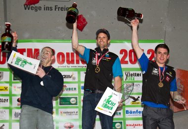 Kilian Fischhuber bouldert wieder an die Spitze