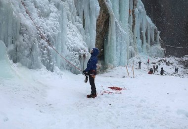 Bei leichtem Schneefall mit dem Patagonia Fitz Roy Down Hoody