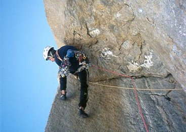 Sehr ausgesetzte Kletterei in "Woman and chalk" (7c+)