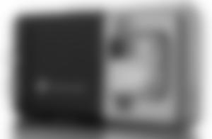 Auf der Rückseite die 3,2 Megapixel-Kamera - die Blitz-LED's können als Nottaschenlampe verwendet werden.