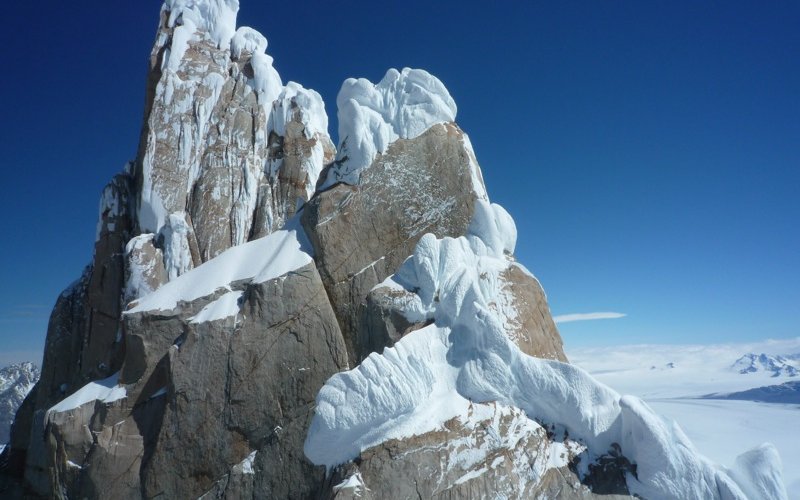 Gipfelblick hinüber zu Cerro Torre, Torre Egger und Punta Herron @ Colin Haley