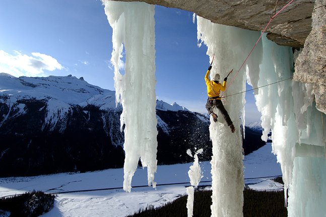 Albert Leichtfried klettert "Call of the curtain", M7+ WI6