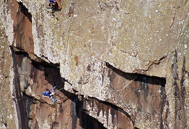 Alastair Lee filmt, während Ricky Bell einen gefährlichen Sturz hinlegt © posingproductions