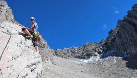 Die ersten Meter der Route "Fliegender Holländer" am Engelkarturm.