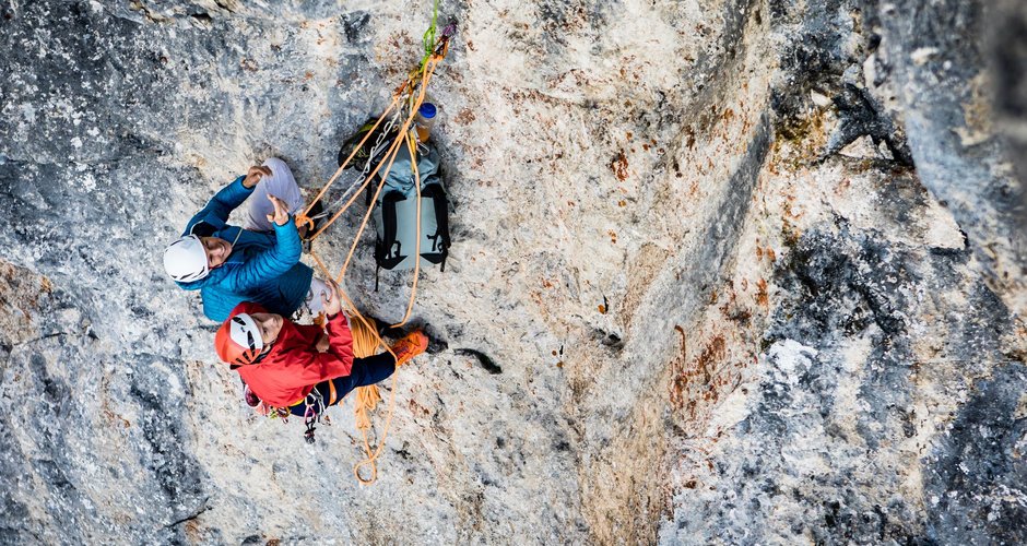 Ines Papert und Luka Lindič gelingt die Erstbegehung von "Sharks of Königsee" (8a). (Foto: Stefan Wiebel)