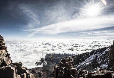 Stephan Siegrist auf der Kilimanjaro Highline (c) Thomas Senf