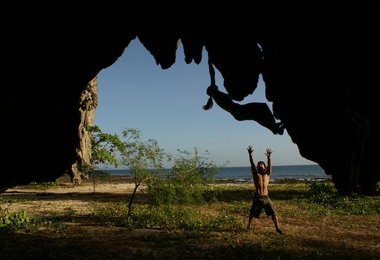 Koh Lao Liang - Bouldering at the cave