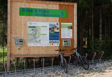 Wechselstation mit Lademöglichkeit auf den Hutterer Böden