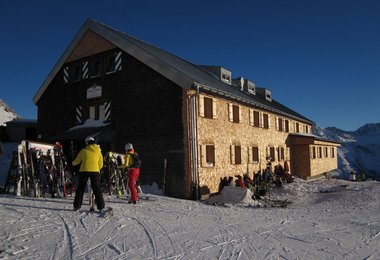 Die Ulmer Hütte steht im Winter ausschließlich Pistenskifahrern zur Verfügung.