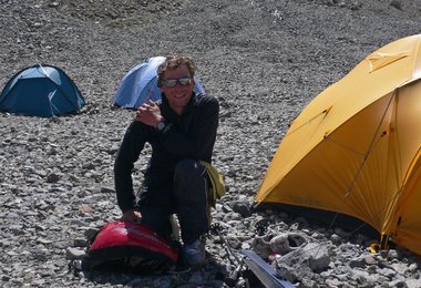 Matthias Robl nach seiner Speedbesteigung im Basislager