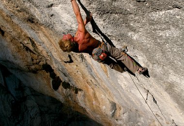 Andreas Bindhammer in PuntX 9a+ © Philippe Maurel - www.nice-climb.com