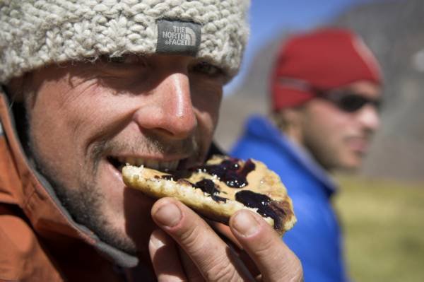 Selbst gebackenes Brot mit Nüssen, Foto: Hermann Erber www.outdoor-foto.at