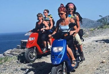 Hauptverkehrsmittel auf Kalymnos ist der Motorroller.