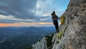 Jakob Gruber am Stand nach der zweiten Seillänge