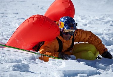 Die Airbags geben den notwendigen Auftrieb @ ABS Avalanche Airbag