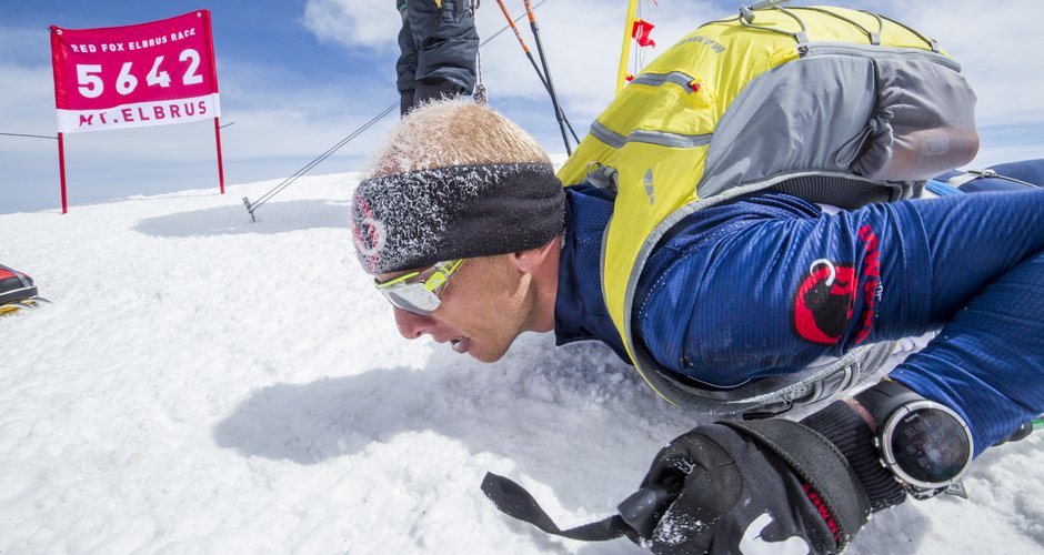 Karl Egloff auf dem Gipfel des Elbrus, 5642 m (c) (c) Irina Kurmanaeva / Red Fox 