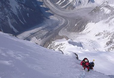 Kurz vor der Schulter reißt es für Moment kurz auf