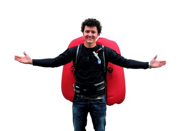 Xavier mit dem ABS-Rucksack der ihm sehr wahrscheinlich das Leben rettete...