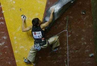 David Lama gewinnt in Penne/Italien