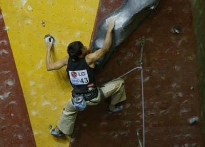 David Lama gewinnt in Penne/Italien