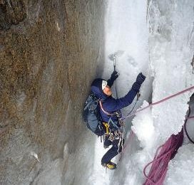 Stephen Koch im steilen Kamin am Cerro Standhart