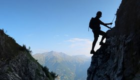 Der Beginn des steilen Abschnittes der Ferrata Maurizio al Monte Alben