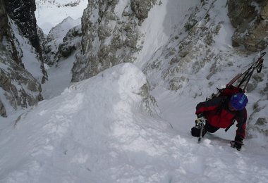 Wir springen nicht und steigen über die Passage ab.