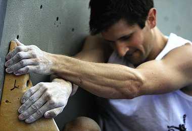 Kilian Fischhuber beim Bouldern, Photo by Giulio Malfer