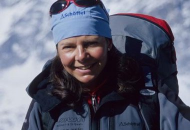 Gerlinde im Zustieg Shisha Pangma Suedwand 2005