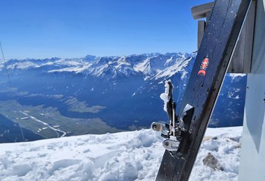 Der Skitrab Mistico auf dem Gipfel der Hohen Munde