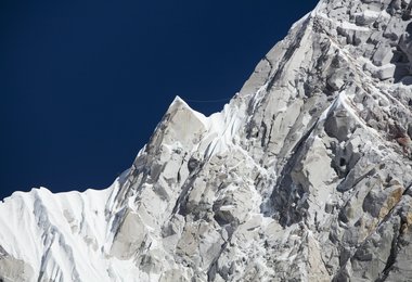 Photo of the Lunag Ri (6907m) in the Himalayas of Nepal on November 10, 2015. (c) Servus TV / Mammut / Red Bull Content Pool