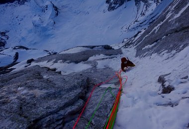 Die wunderschönen Eispassagen lassen sich im nachstieg sehr entspannt klettern. (c) David Hefti / Marcel Schenk 