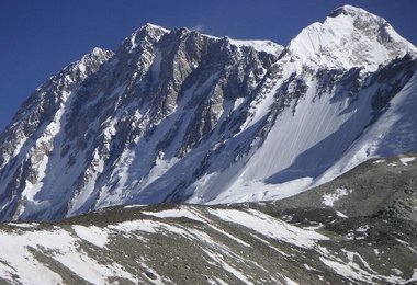 Die Shisha Pangma Südwand links - Pugpa Ri rechts