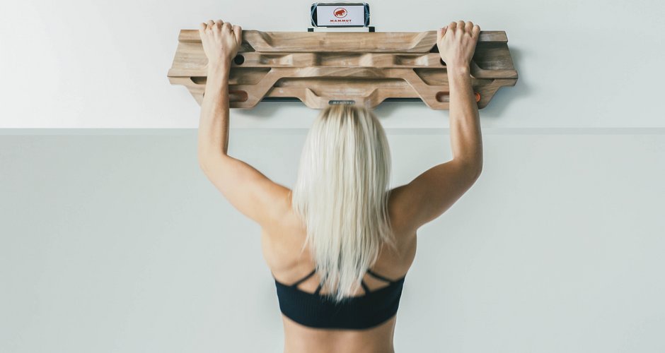 Sierra Blair-Coyle am  Mammut Diamond Finger Hangboaard