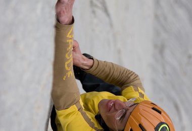 Hansjörg Auer Solo im "Weg durch den Fisch"; Foto: VAUDE, Fotograf: Heiko Wilhelm